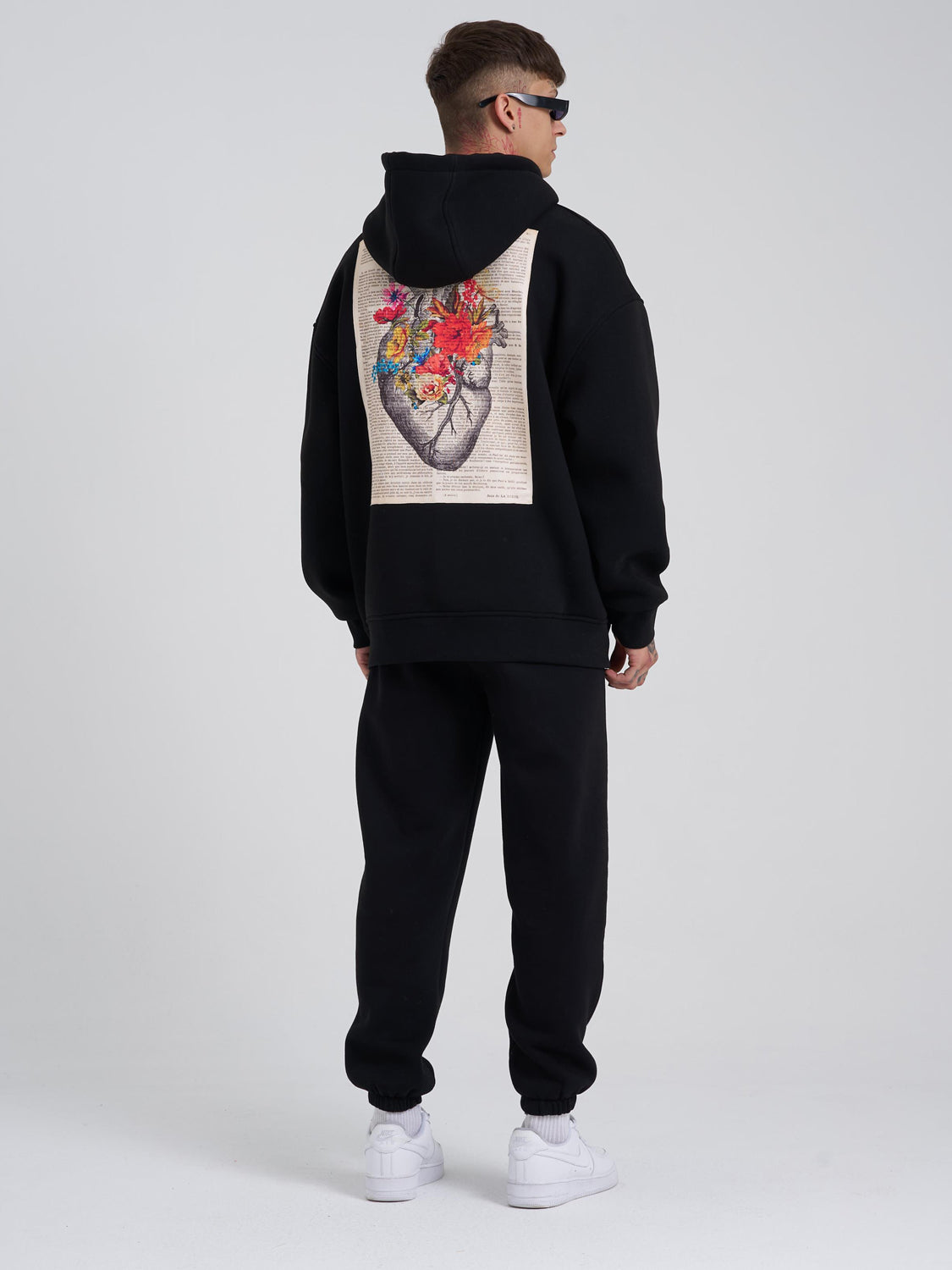 FELPA CON CAPPUCCIO "HEART OF GLASS" - Col. Nero