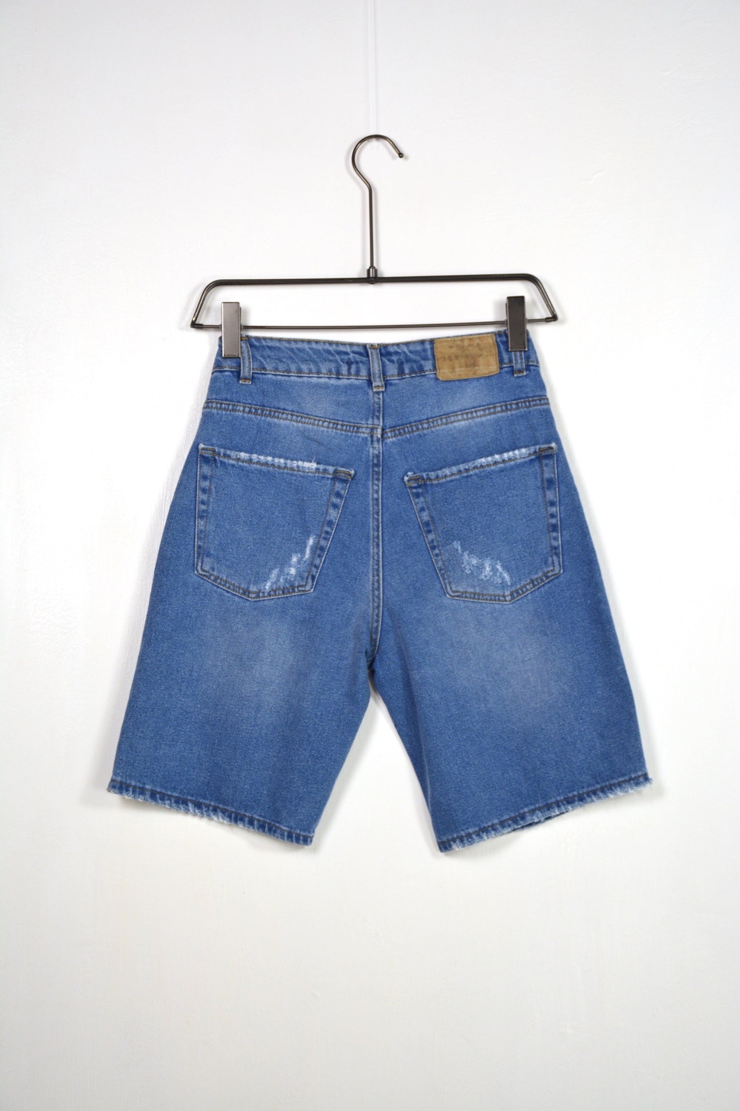 JEANS BERMUDA CON STRAPPI - JW