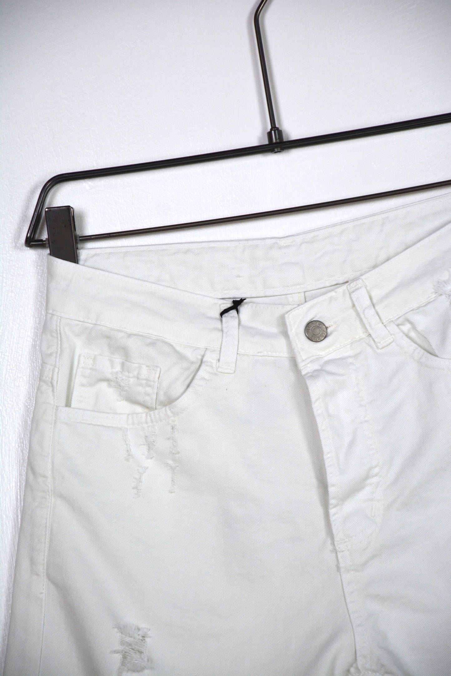 WHITE BERMUDA CON STRAPPI