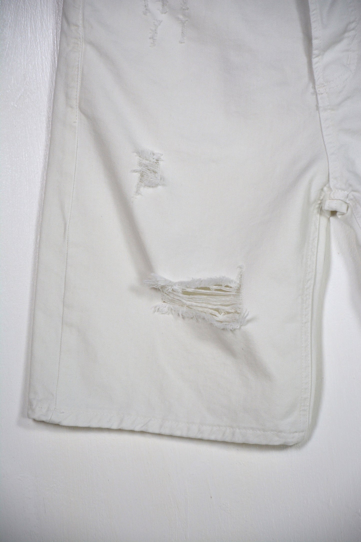 WHITE BERMUDA CON STRAPPI