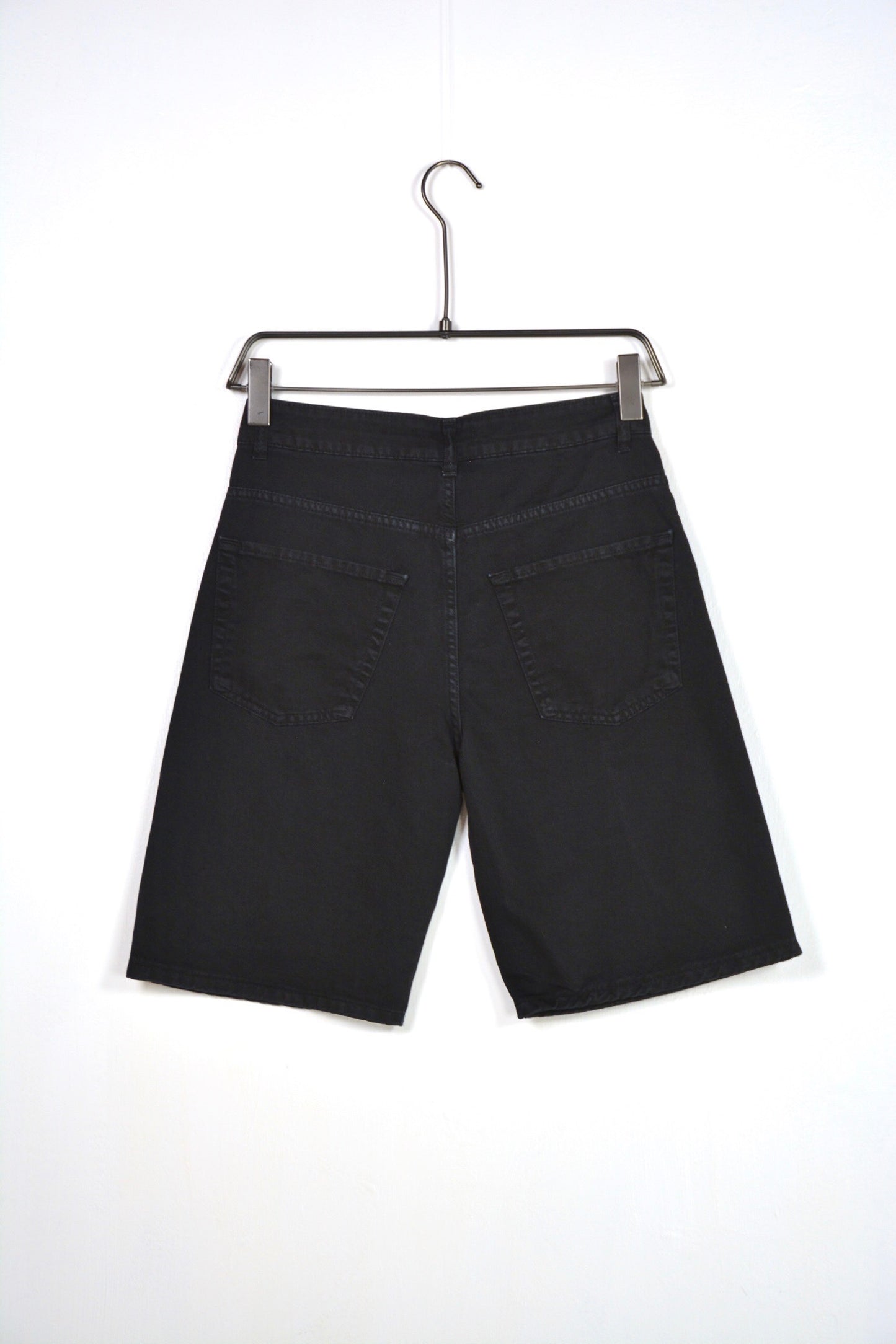 BLACK BERMUDA CON STRAPPI