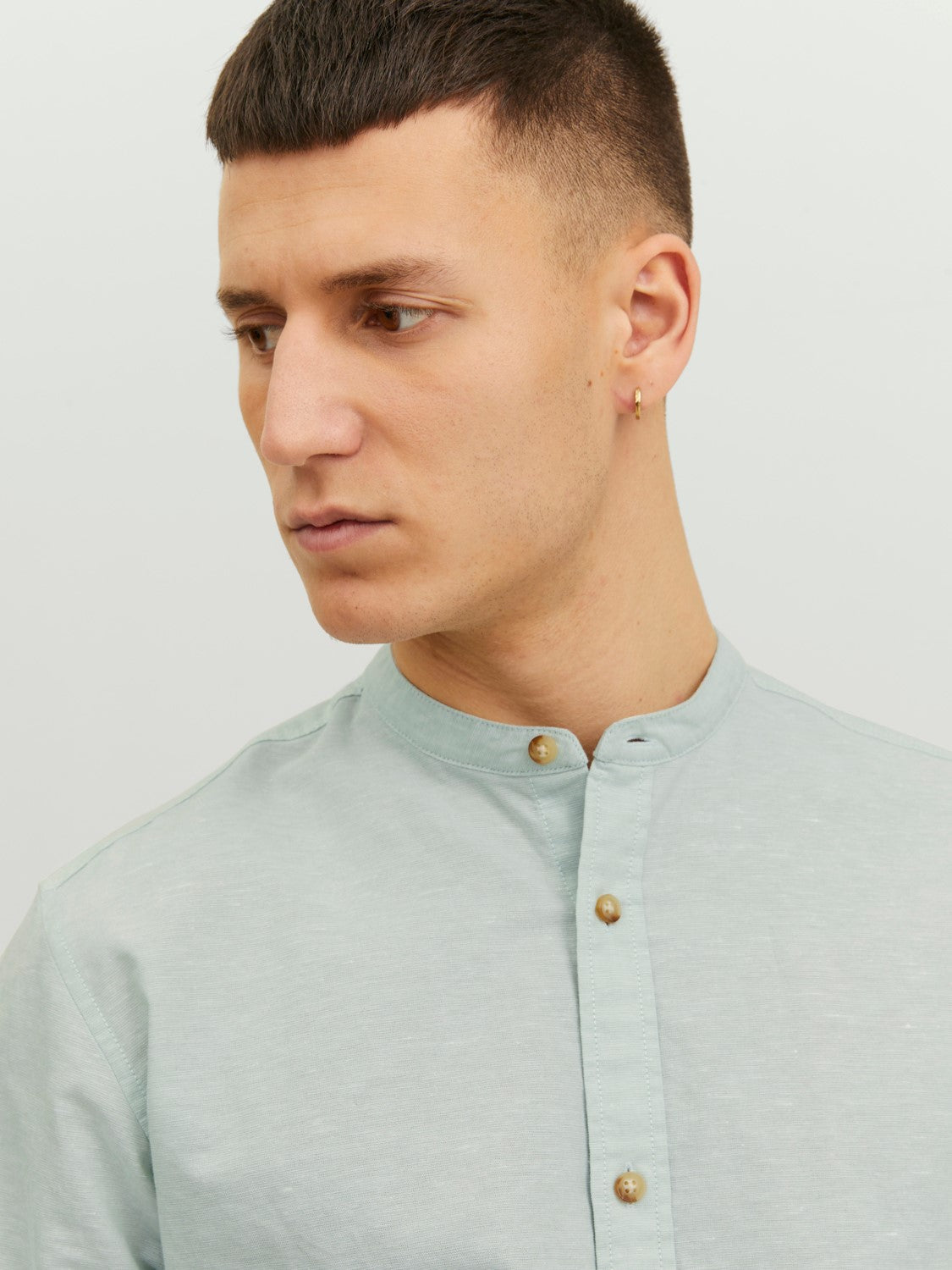 CAMICIA IN MISTO LINO CON COLLO COREANA - col. Granite green