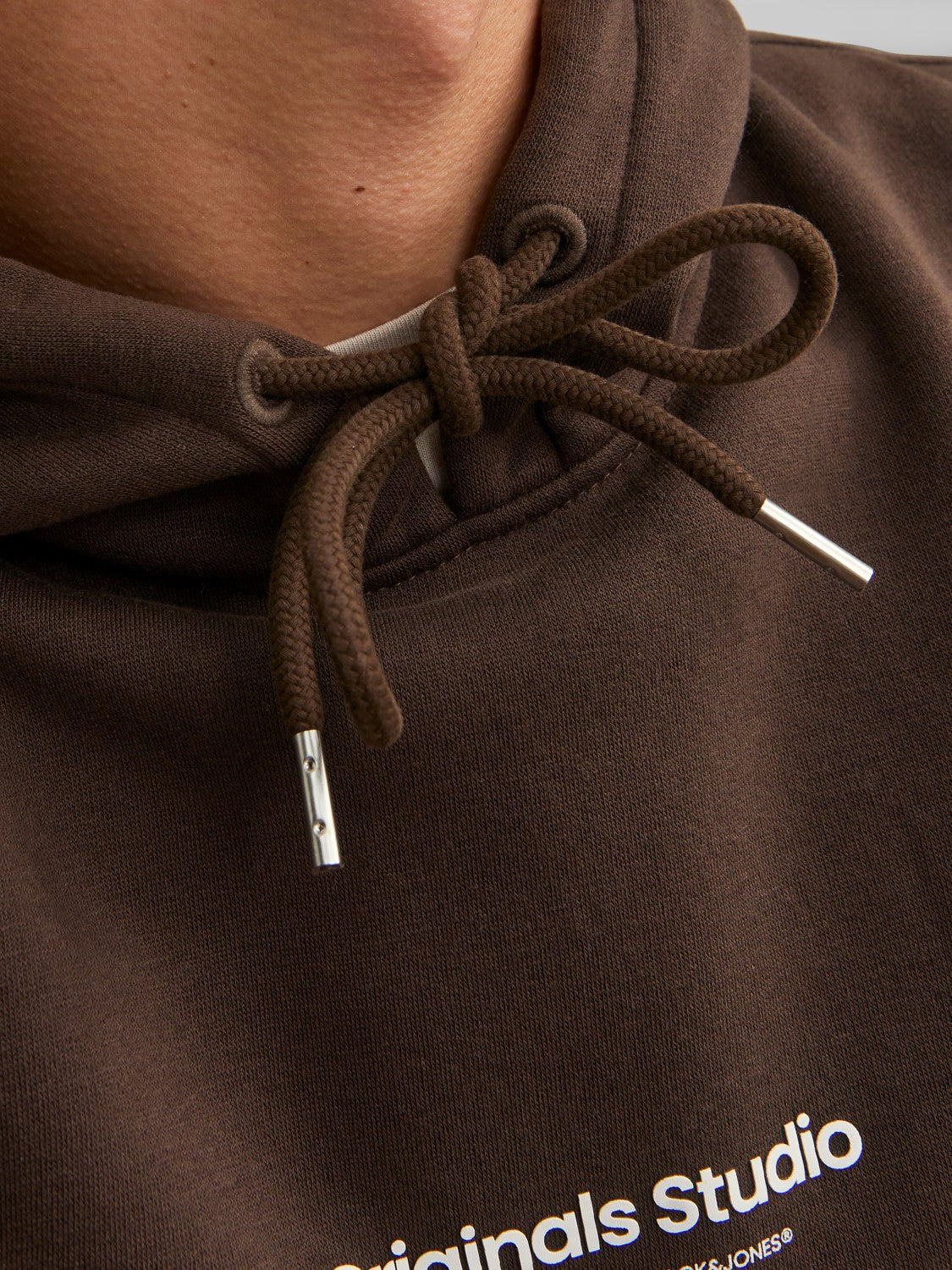JACK & JONES FELPA CON CAPPUCCIO "ORIGINALS STUDIO" - Col. Marrone
