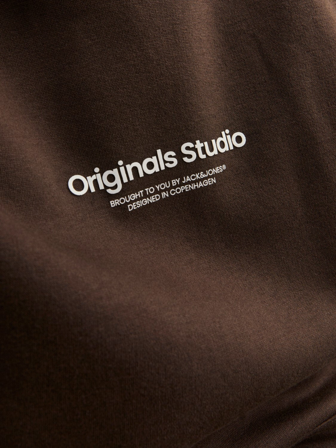 JACK & JONES FELPA CON CAPPUCCIO "ORIGINALS STUDIO" - Col. Marrone