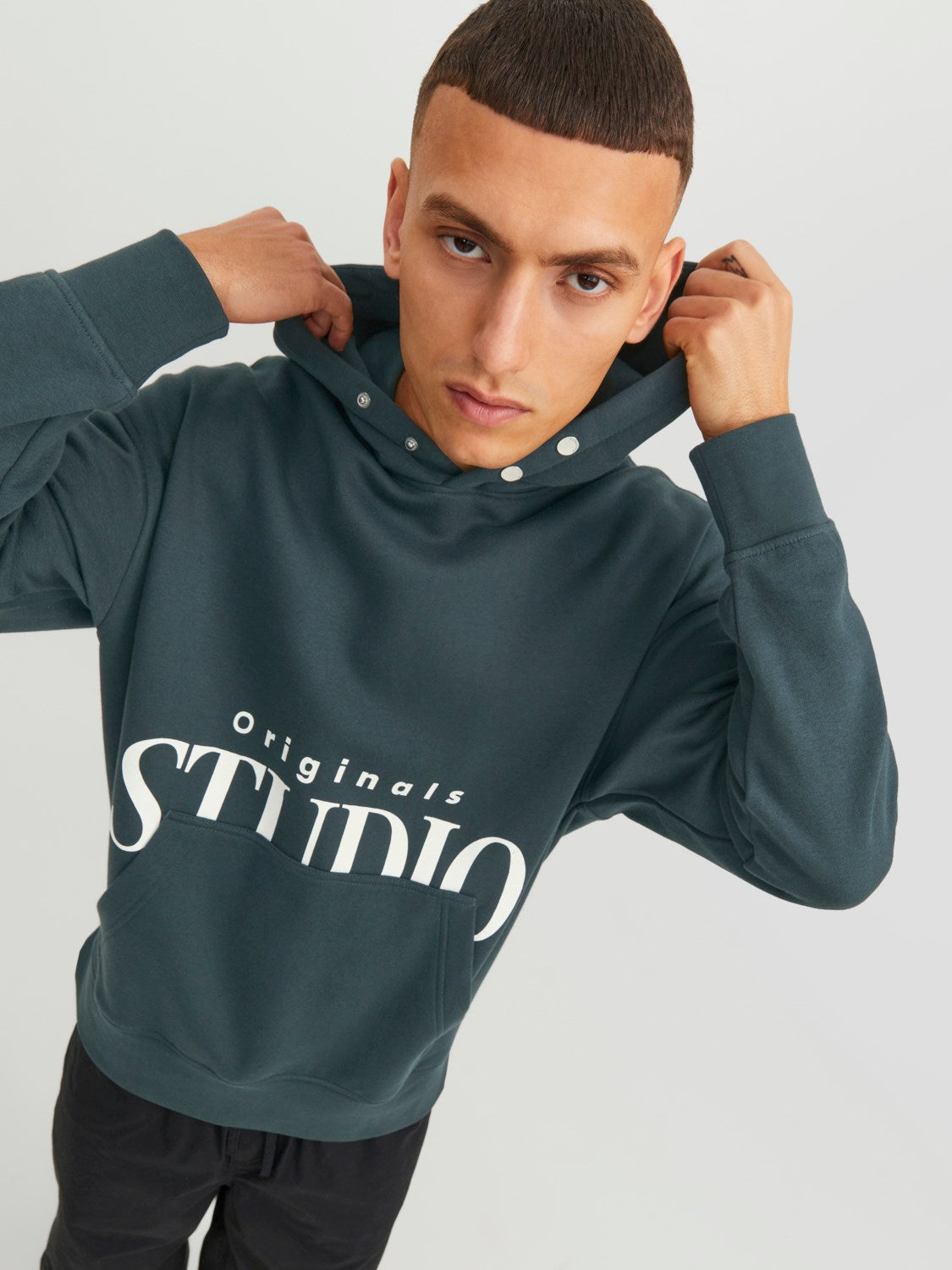 JACK & JONES FELPA CON CAPPUCCIO "ORIGINALS STUDIO" - Col. Magical forest