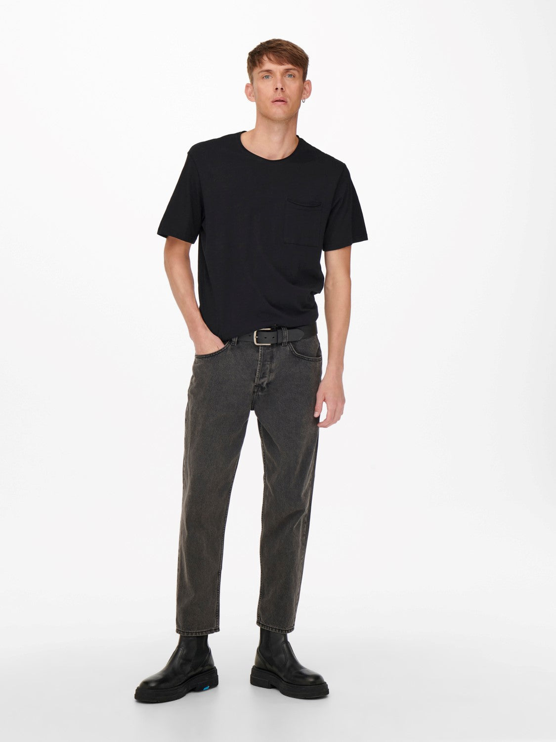 T-SHIRT BASIC CON TASCHINO - Col. nero