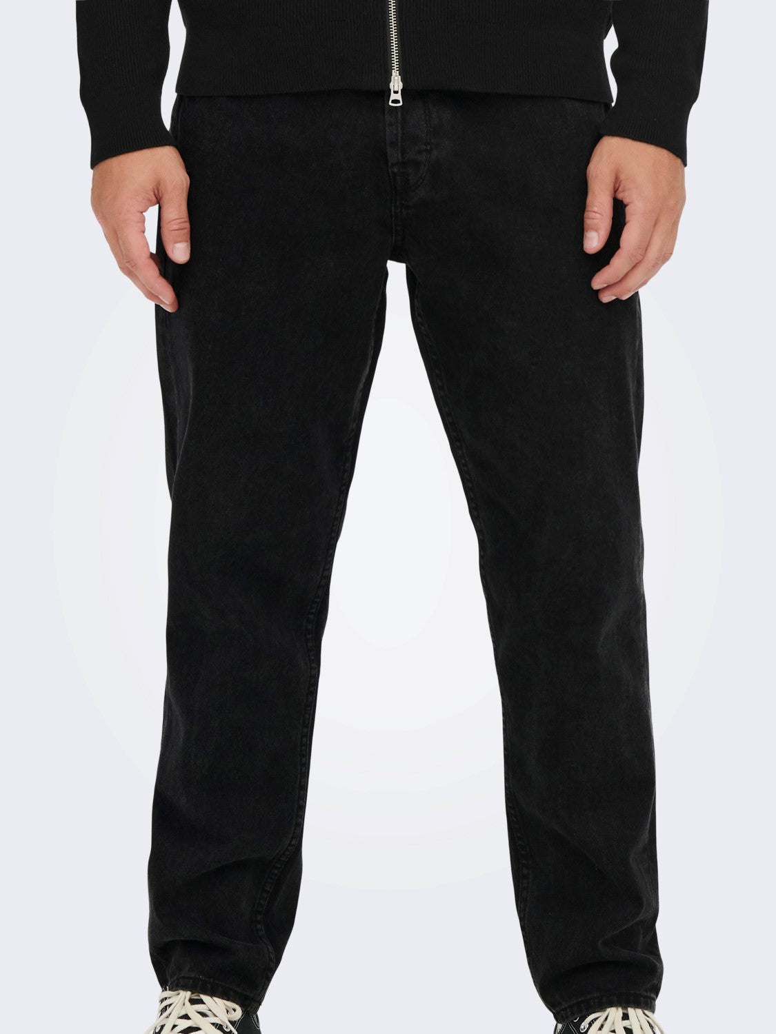 CARROT & CROPPED BLACK JEANS