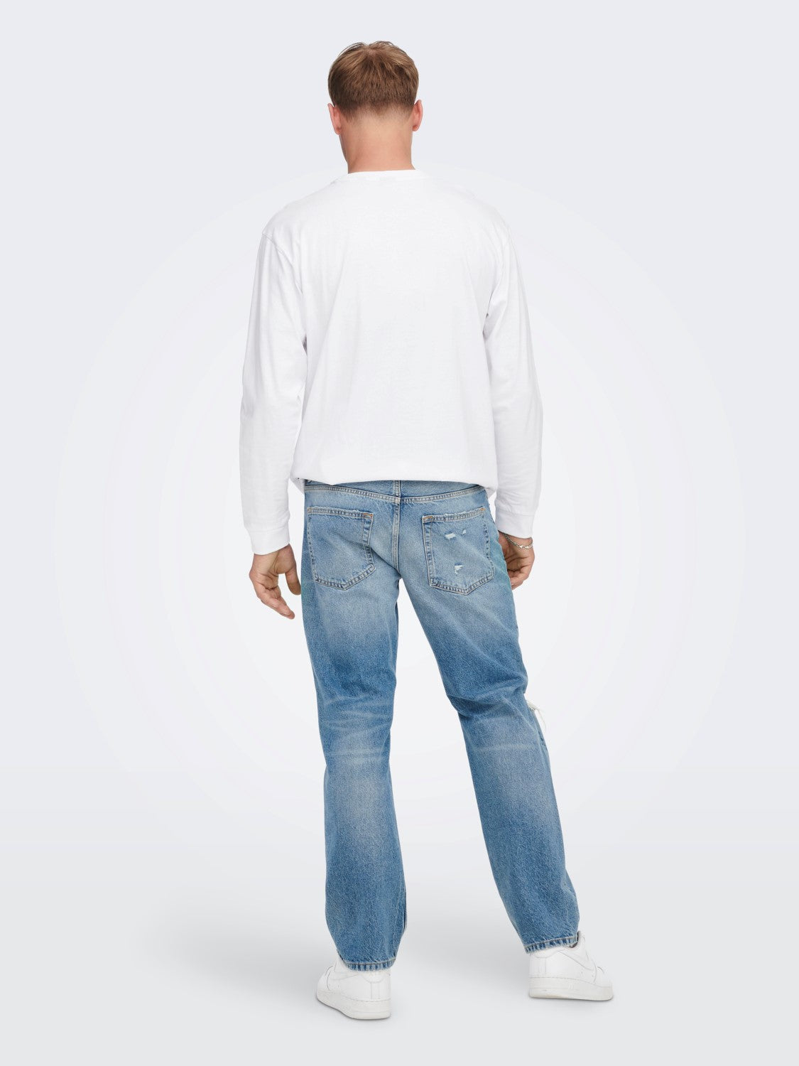 LOOSE BLUE JEANS CON STRAPPI