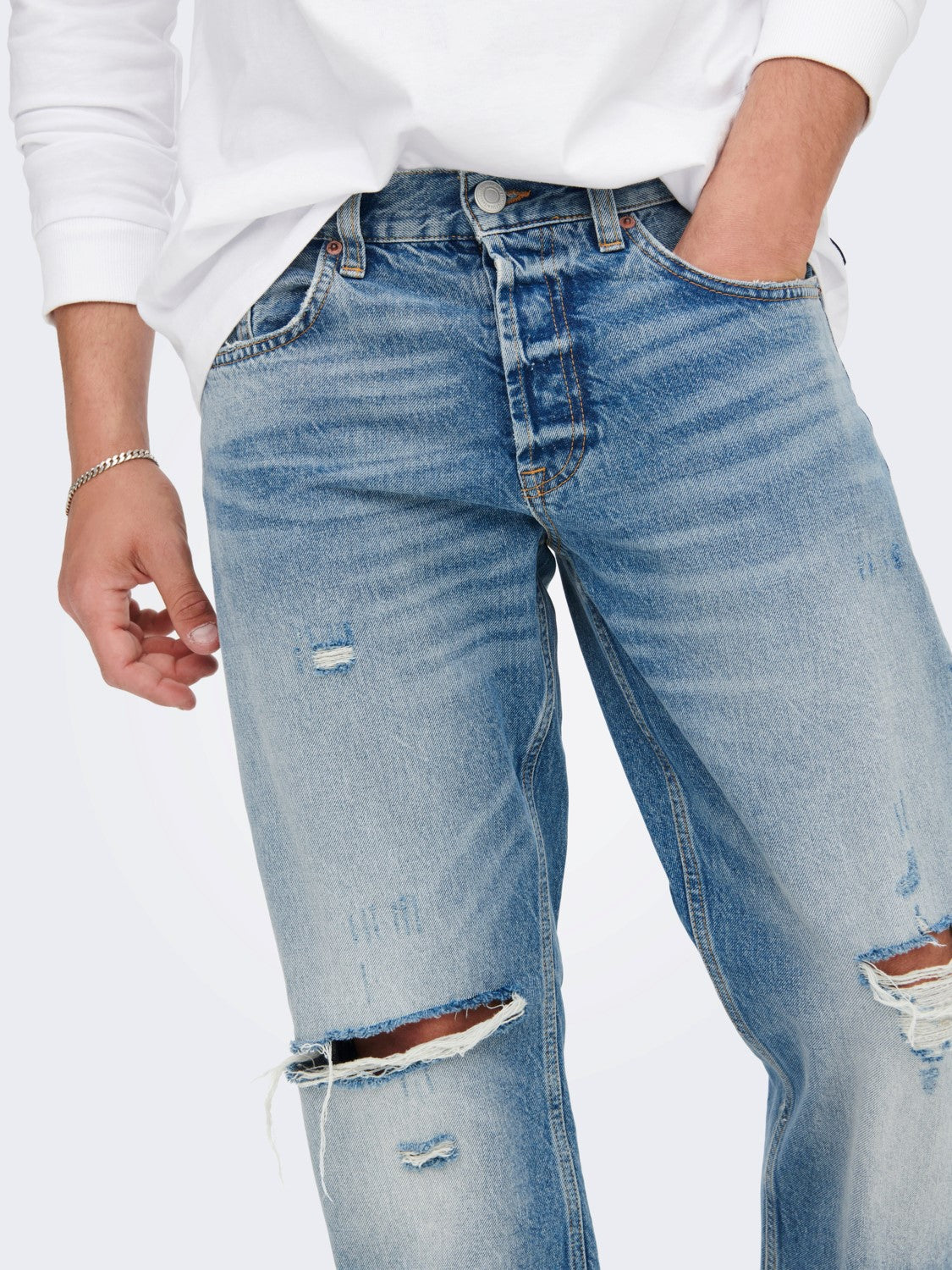 LOOSE BLUE JEANS CON STRAPPI
