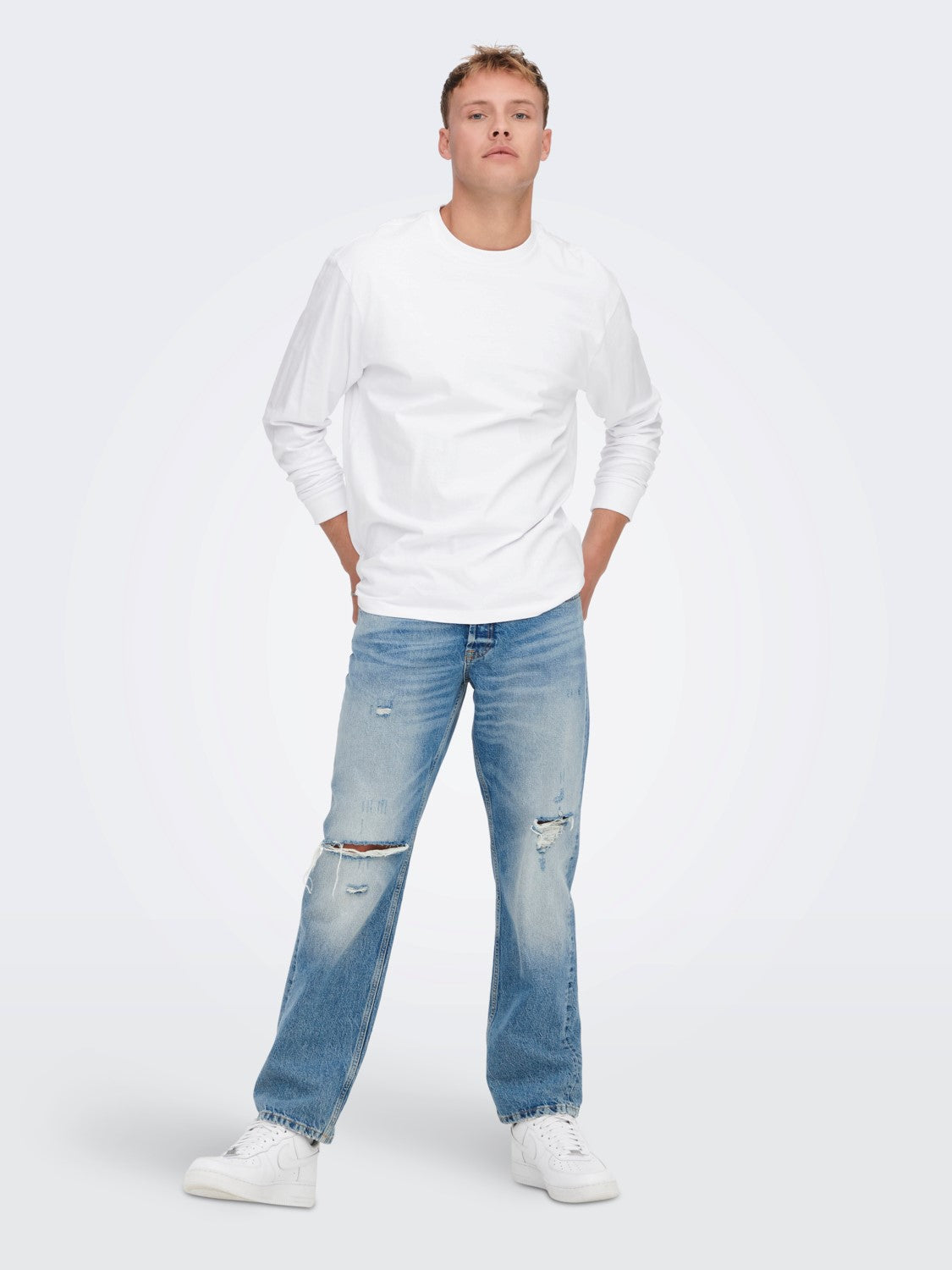 LOOSE BLUE JEANS CON STRAPPI