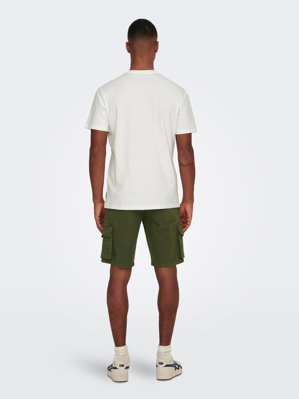 T-SHIRT CON TASCHINO CAMOUFLAGE - Col. bianco
