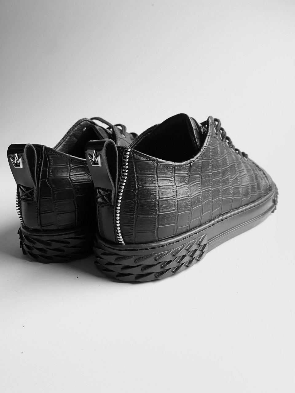BLACK SNEAKERS EFFETTO PELLE DI COCCODRILLO