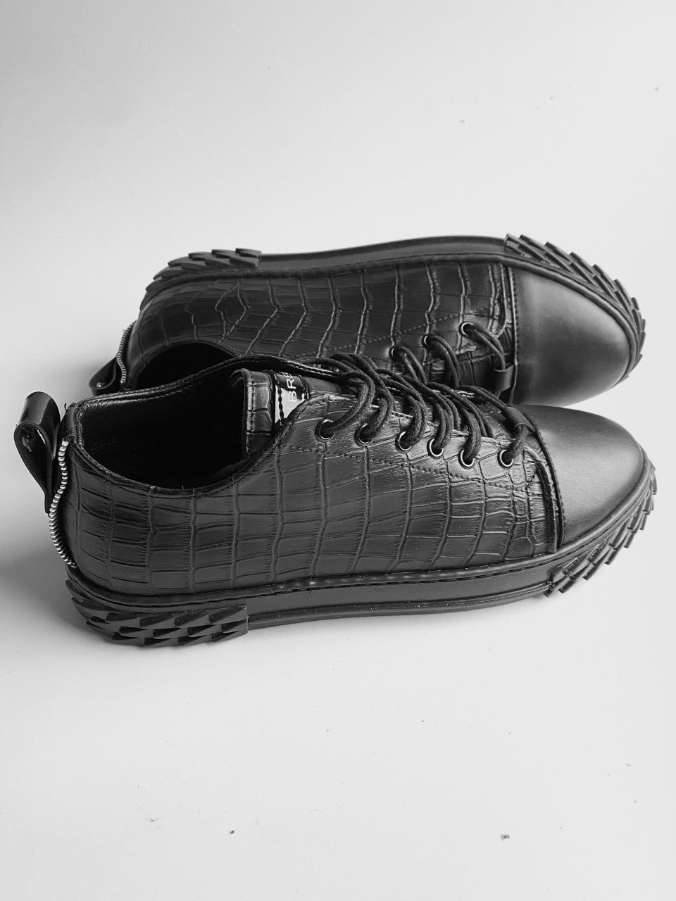 BLACK SNEAKERS EFFETTO PELLE DI COCCODRILLO
