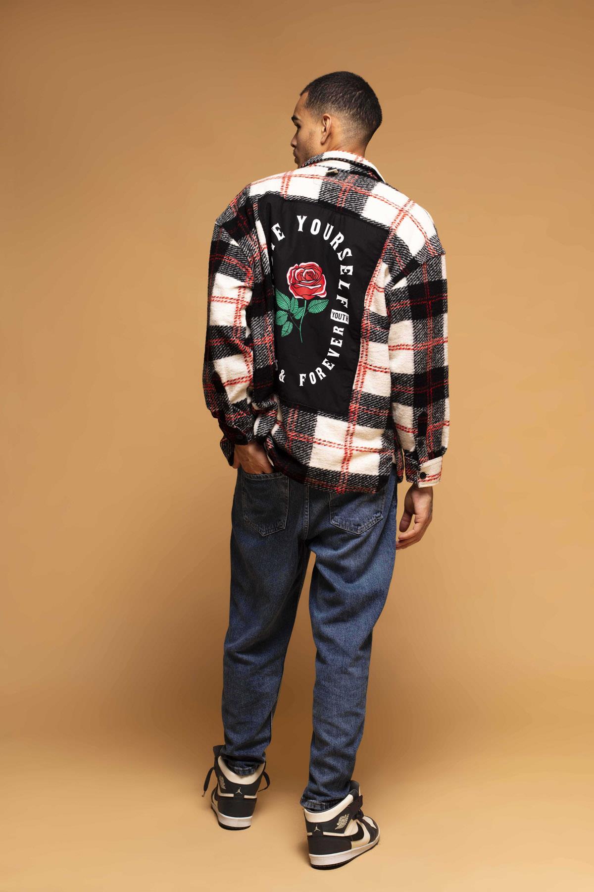 CAMICIA A QUADRI CON DISEGNO SUL RETRO