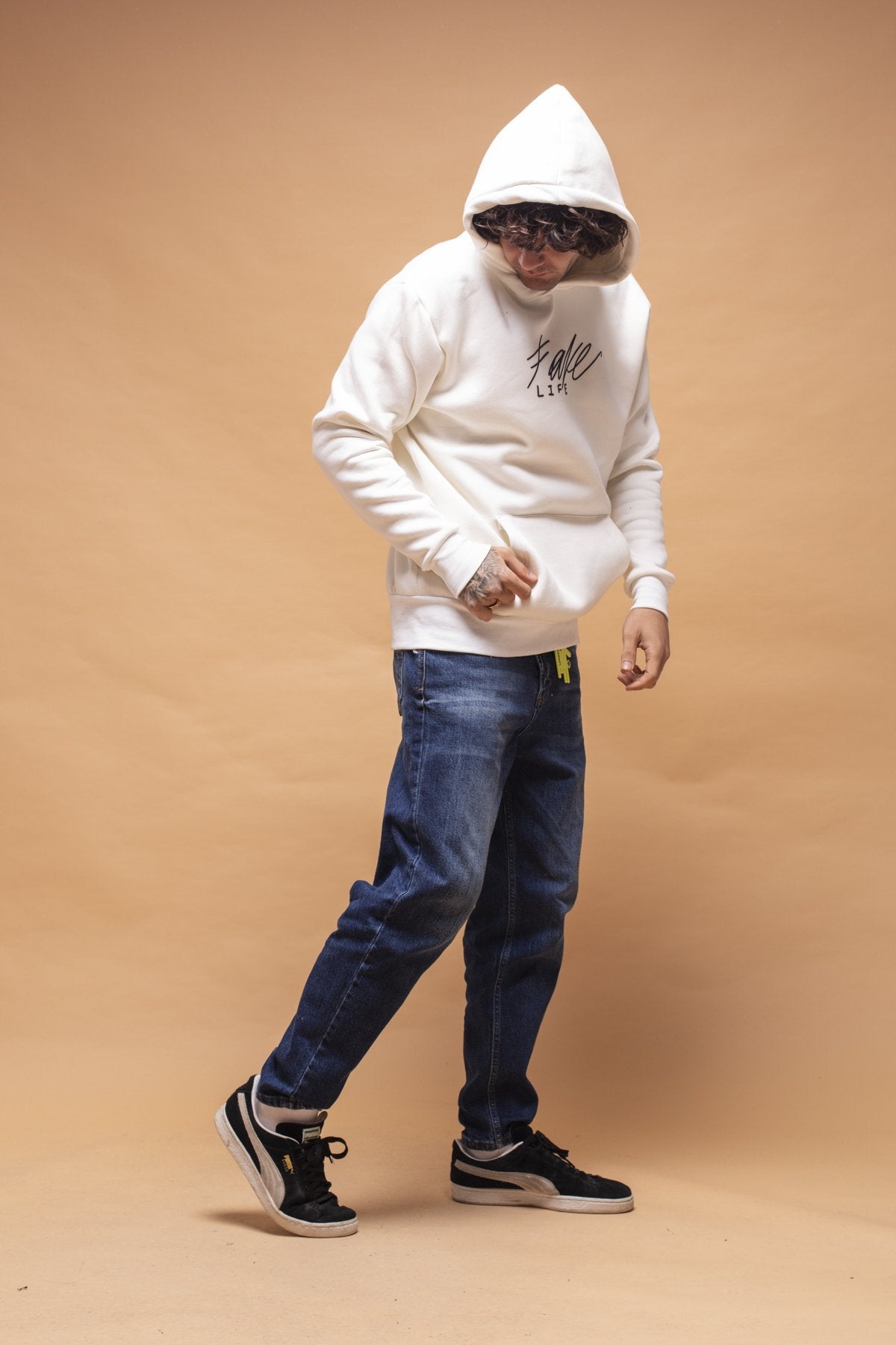 FELPA CON CAPPUCCIO "FAKE LIFE" WHITE