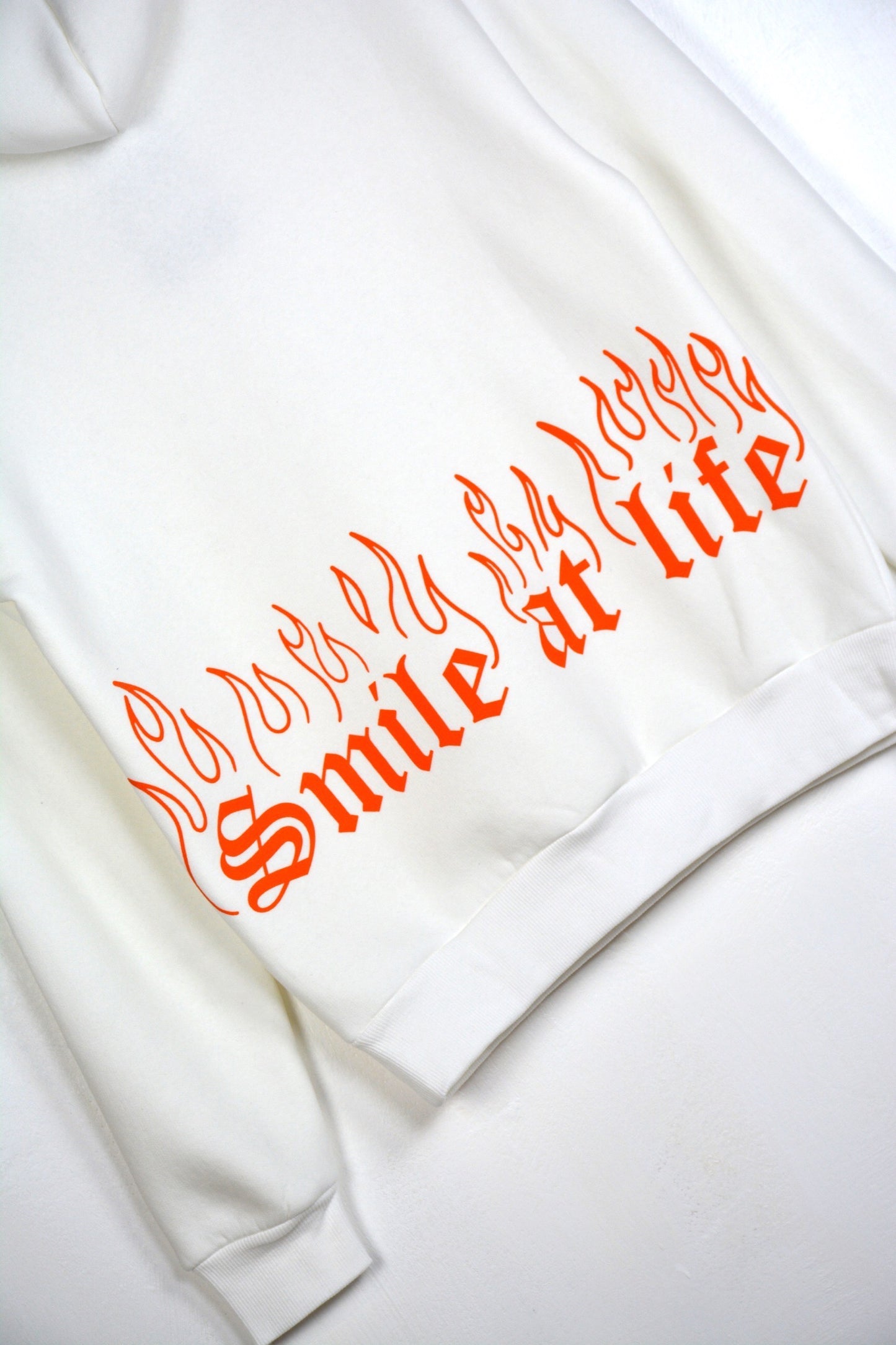 FELPA CON CAPPUCCIO "SMILE AT LIFE " - Col. Bianco