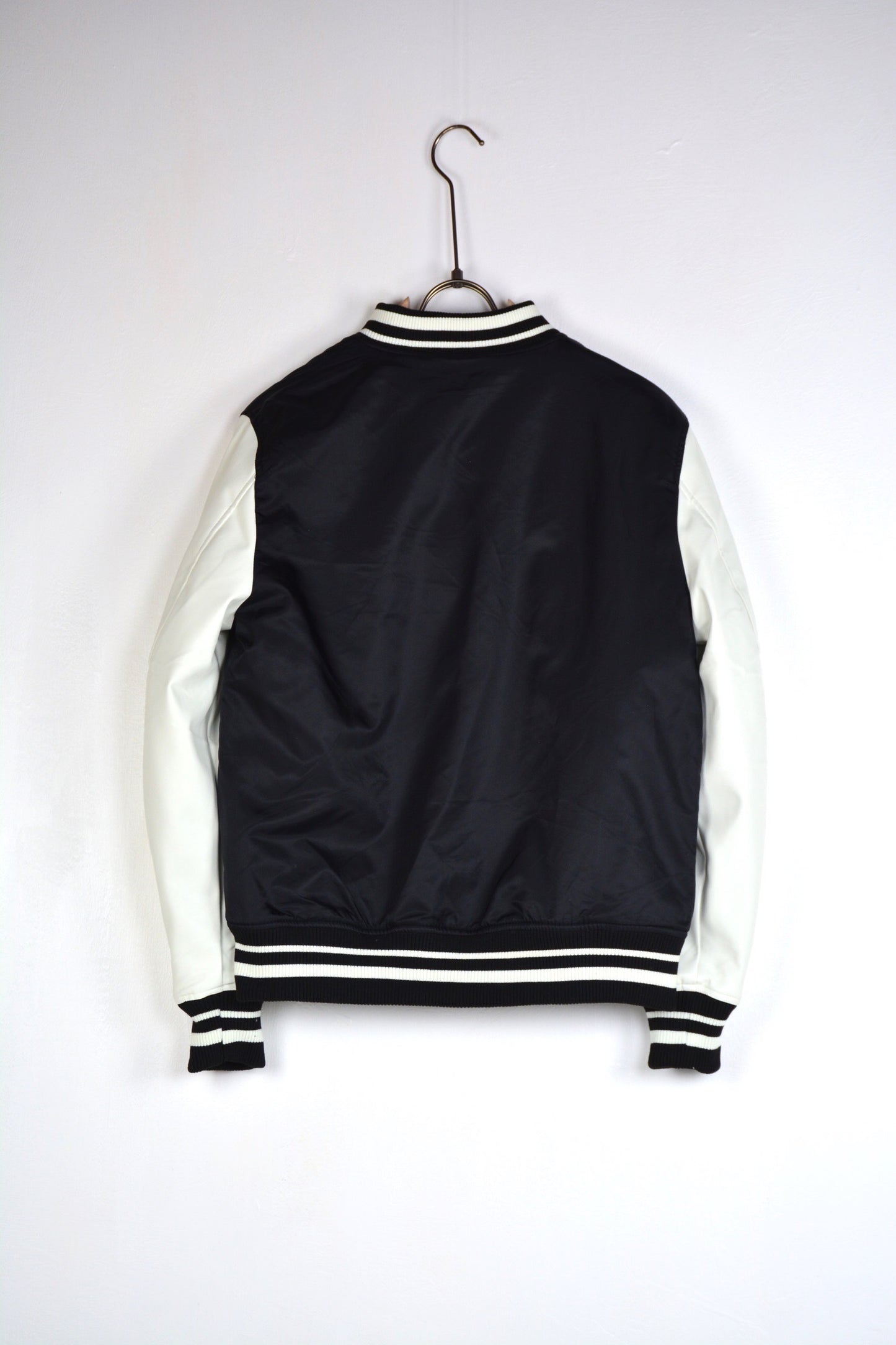 GIUBBOTTO BOMBER IMBOTTITO COLLEGE - Bianco e nero