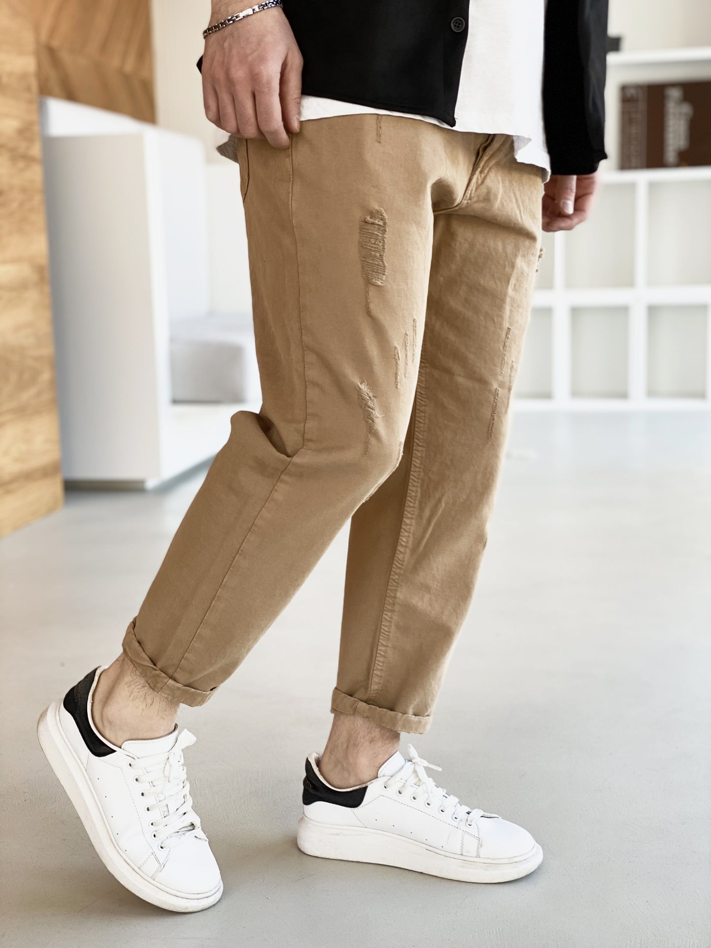 JEANS BEIGE CON ROTTURE