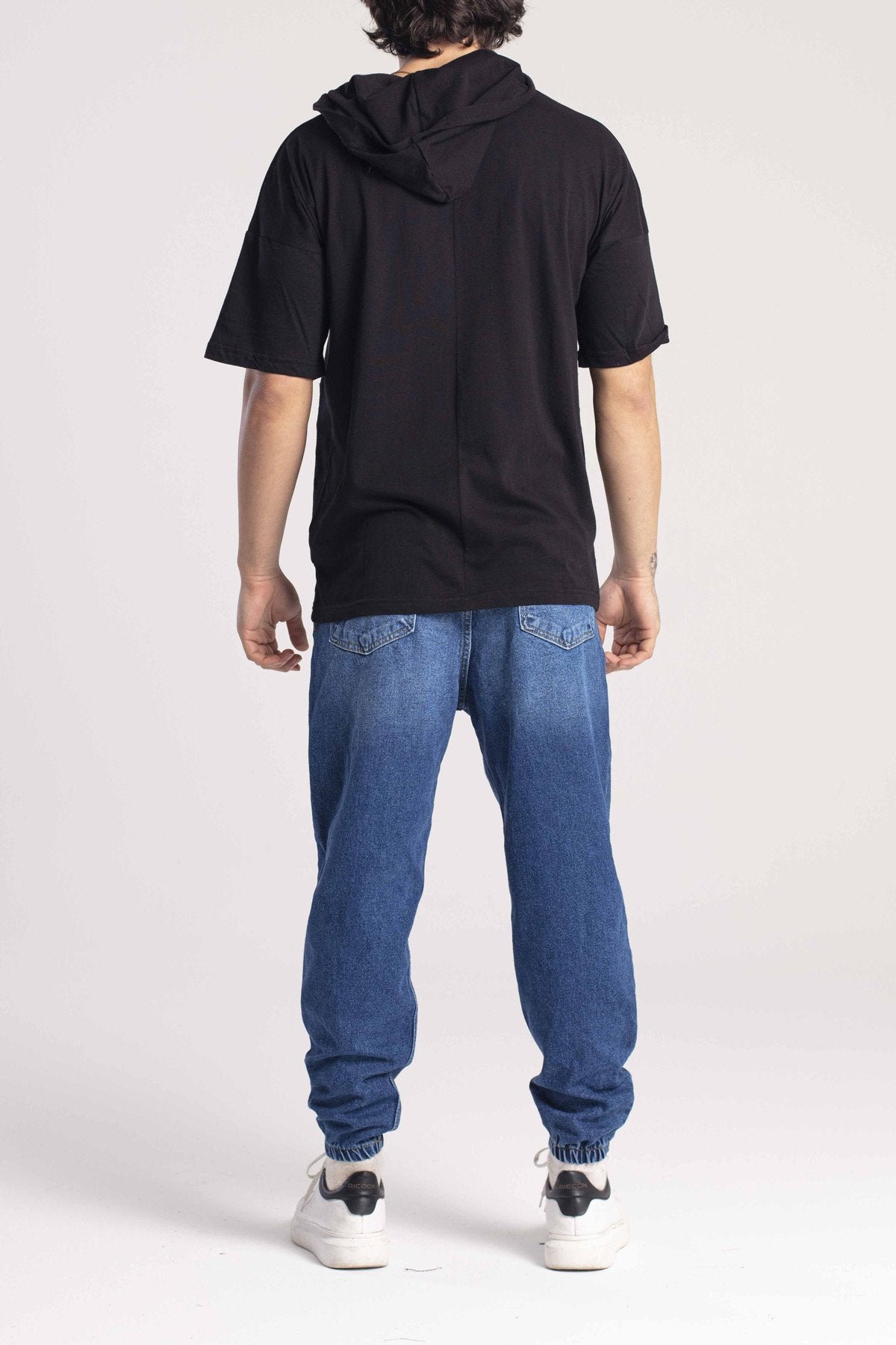 T-SHIRT OVERSIZE CON CAPUCCIO E TASCHE - COLORE NERO