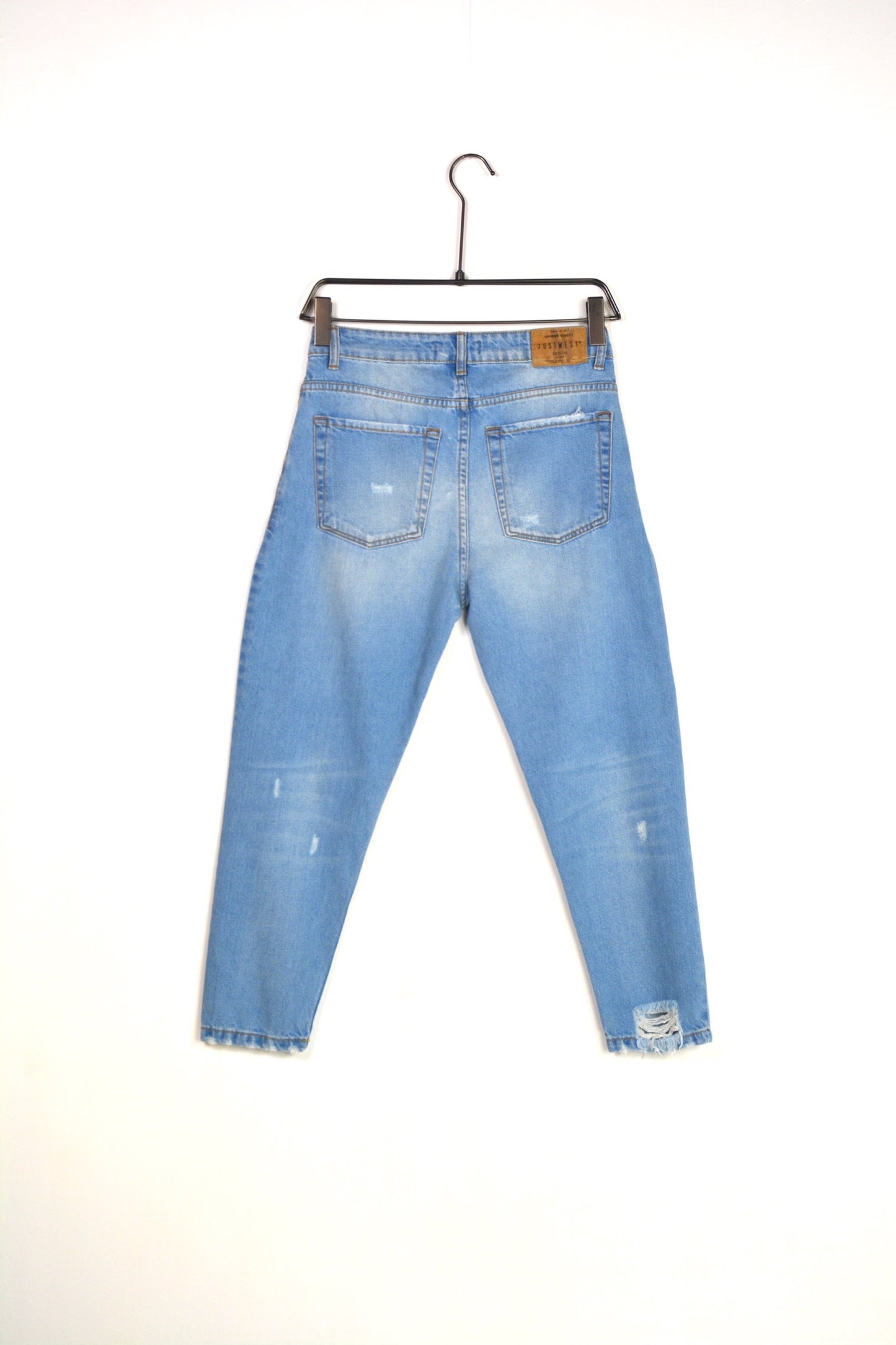 LIGHT LOOSE JEANS CON STRAPPI