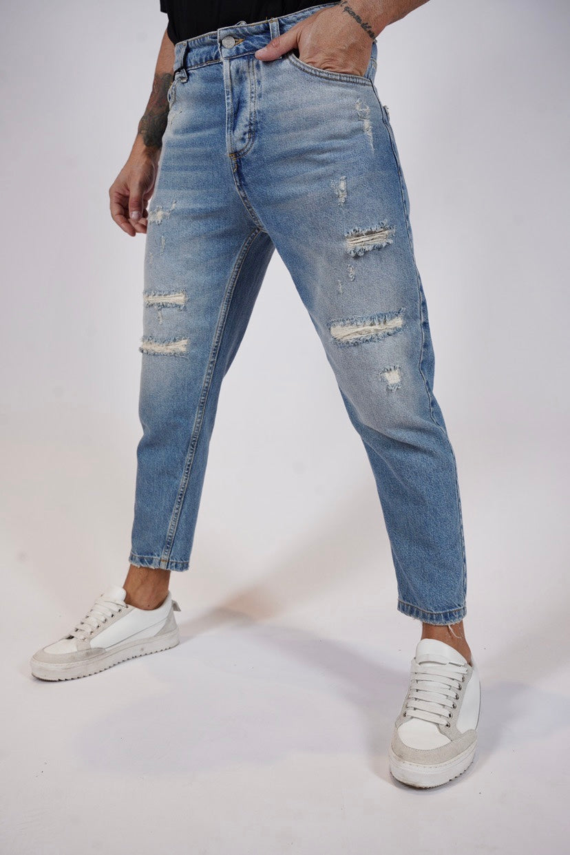 Jeans West con rotture