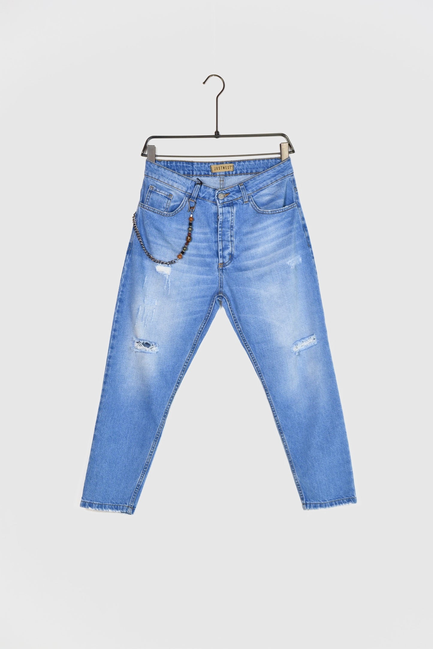 DENIM CARROT JEANS CON STRAPPI