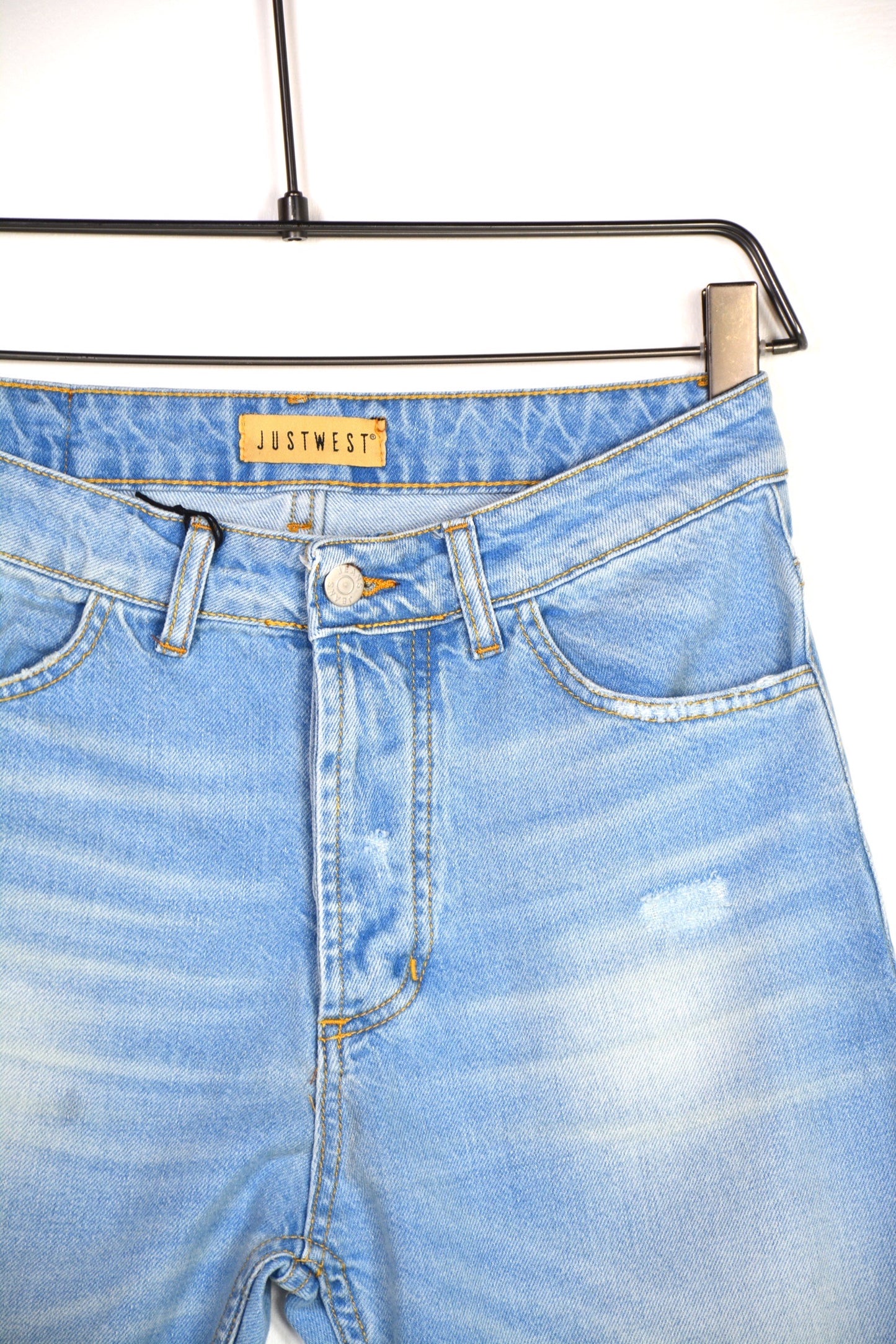 LIGHT LOOSE JEANS CON STRAPPI