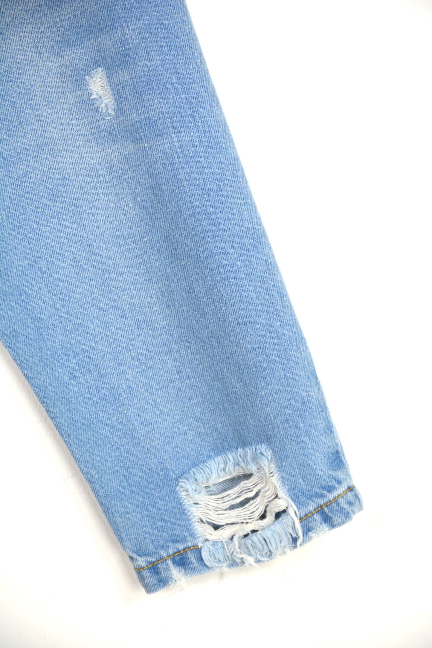 LIGHT LOOSE JEANS CON STRAPPI