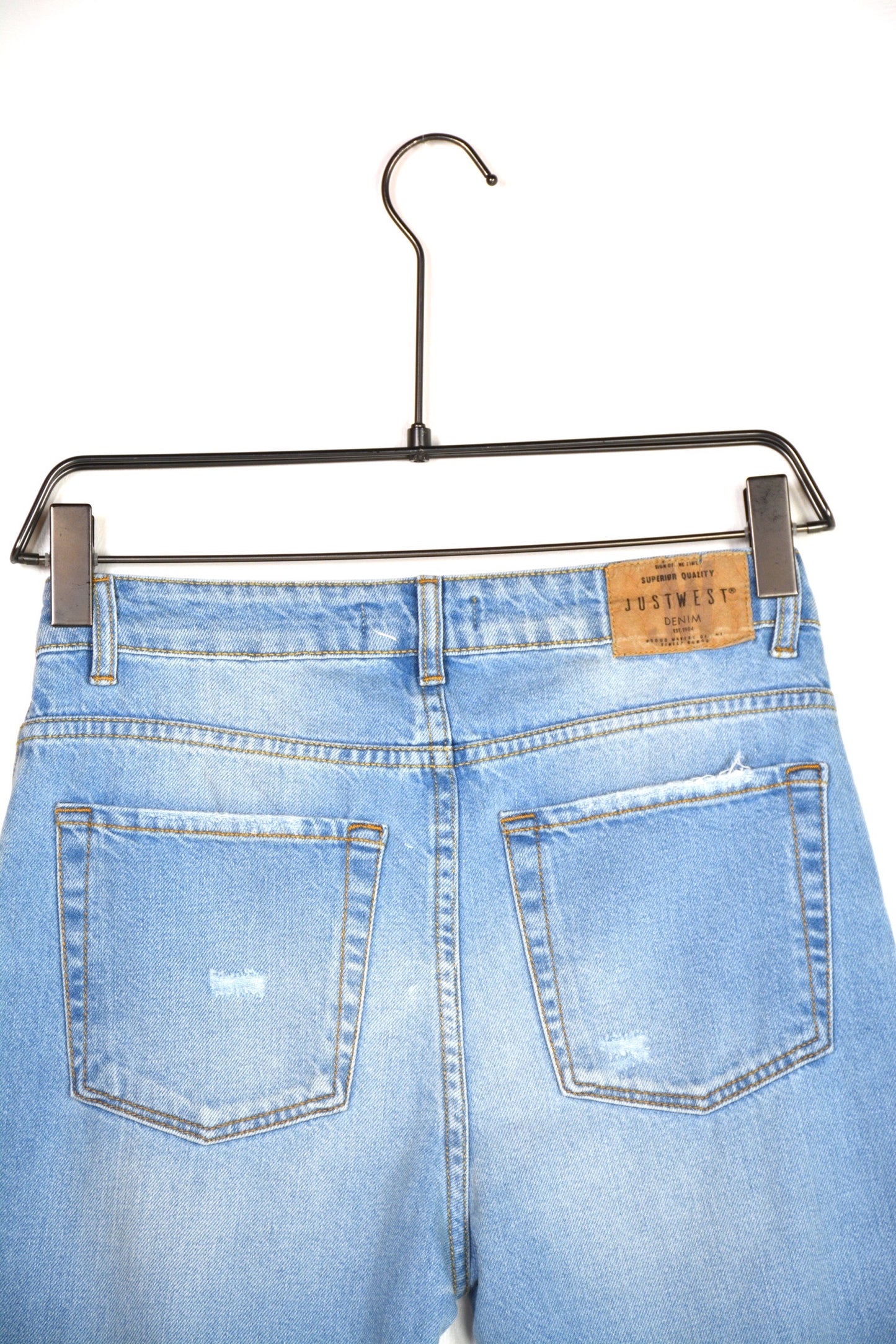 LIGHT LOOSE JEANS CON STRAPPI