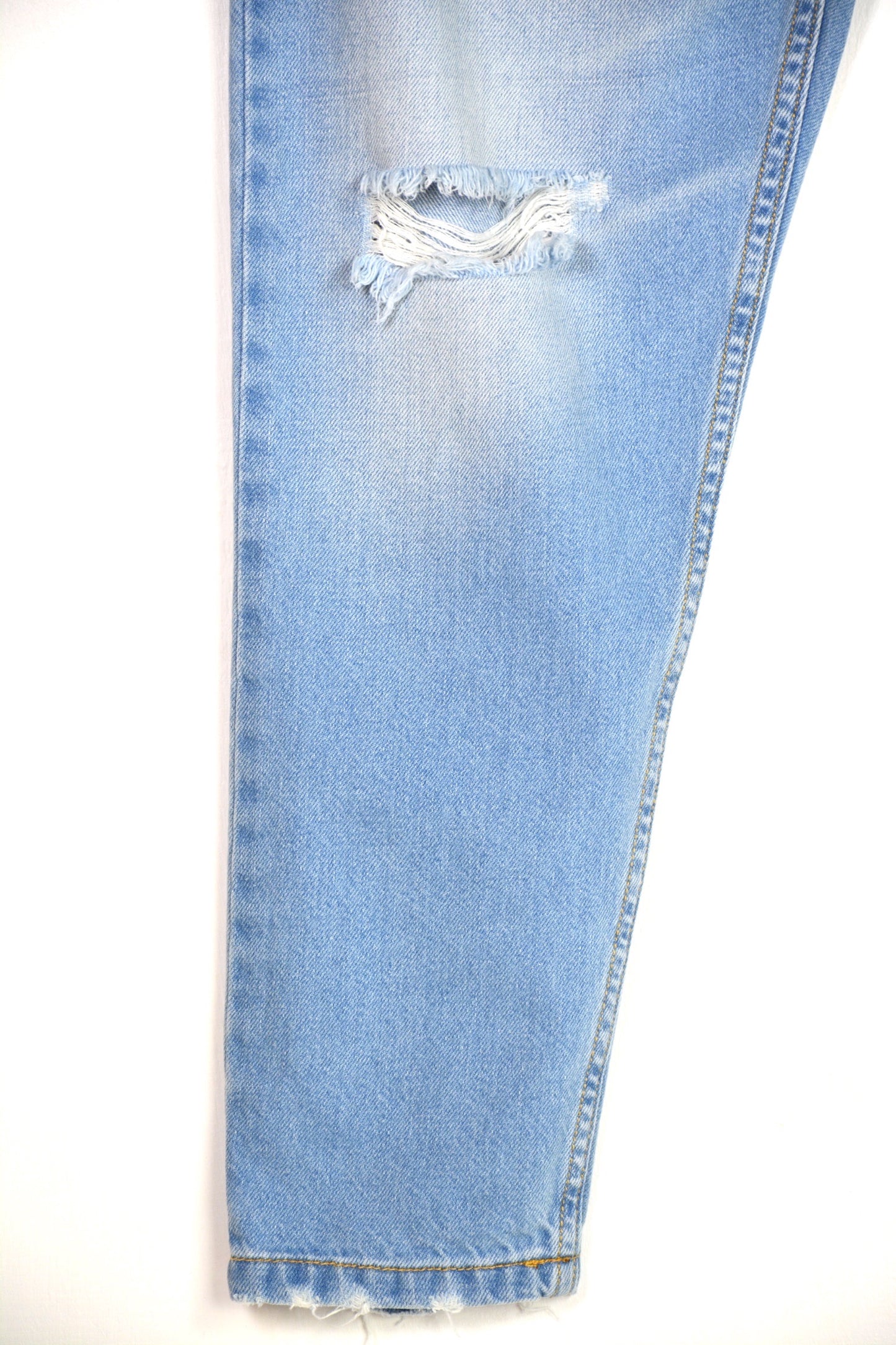 LIGHT LOOSE JEANS CON STRAPPI