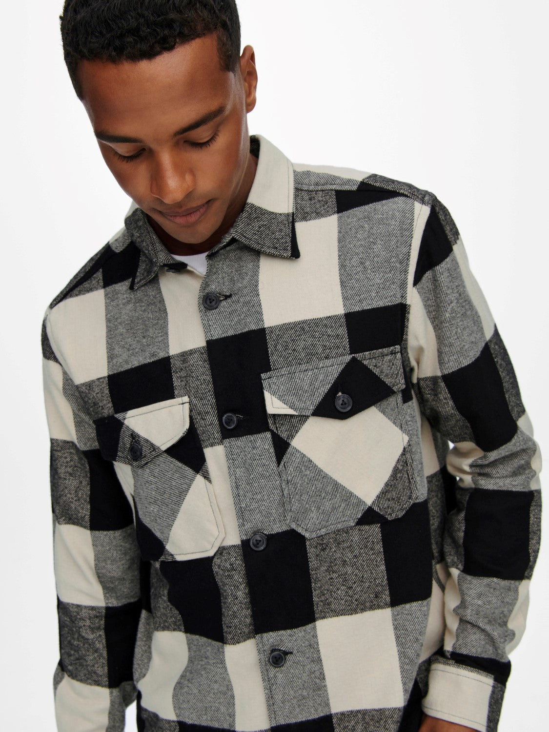 CAMICIA IN FLANELLA A QUADRI CON TASCHE - col. bianco e nero