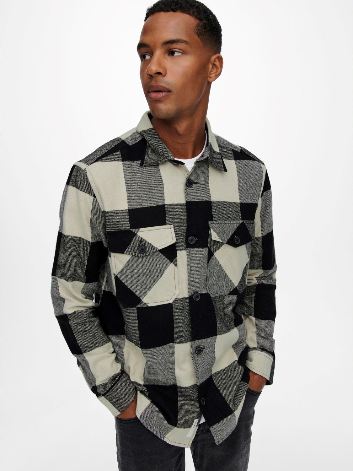 CAMICIA IN FLANELLA A QUADRI CON TASCHE - col. bianco e nero