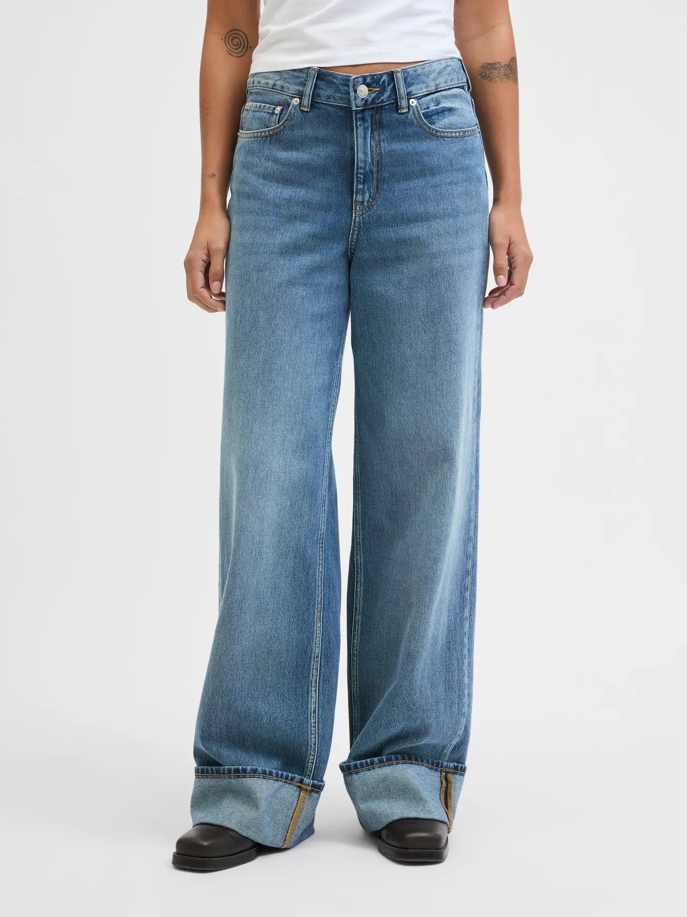 JJXX - Tokyo - Jeans ampio lavaggio blu medio con risvolti
