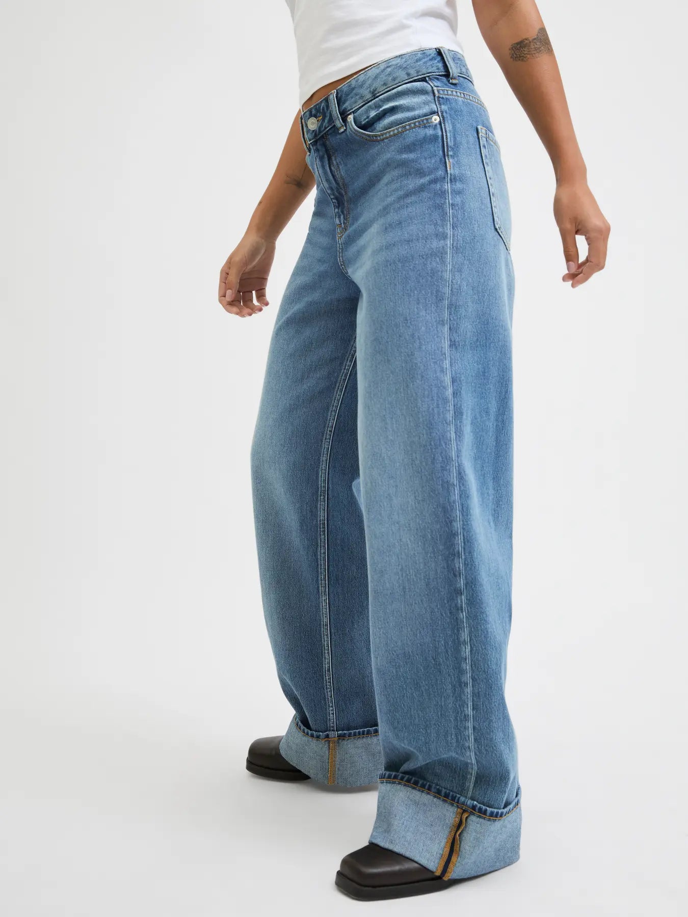 JJXX - Tokyo - Jeans ampio lavaggio blu medio con risvolti