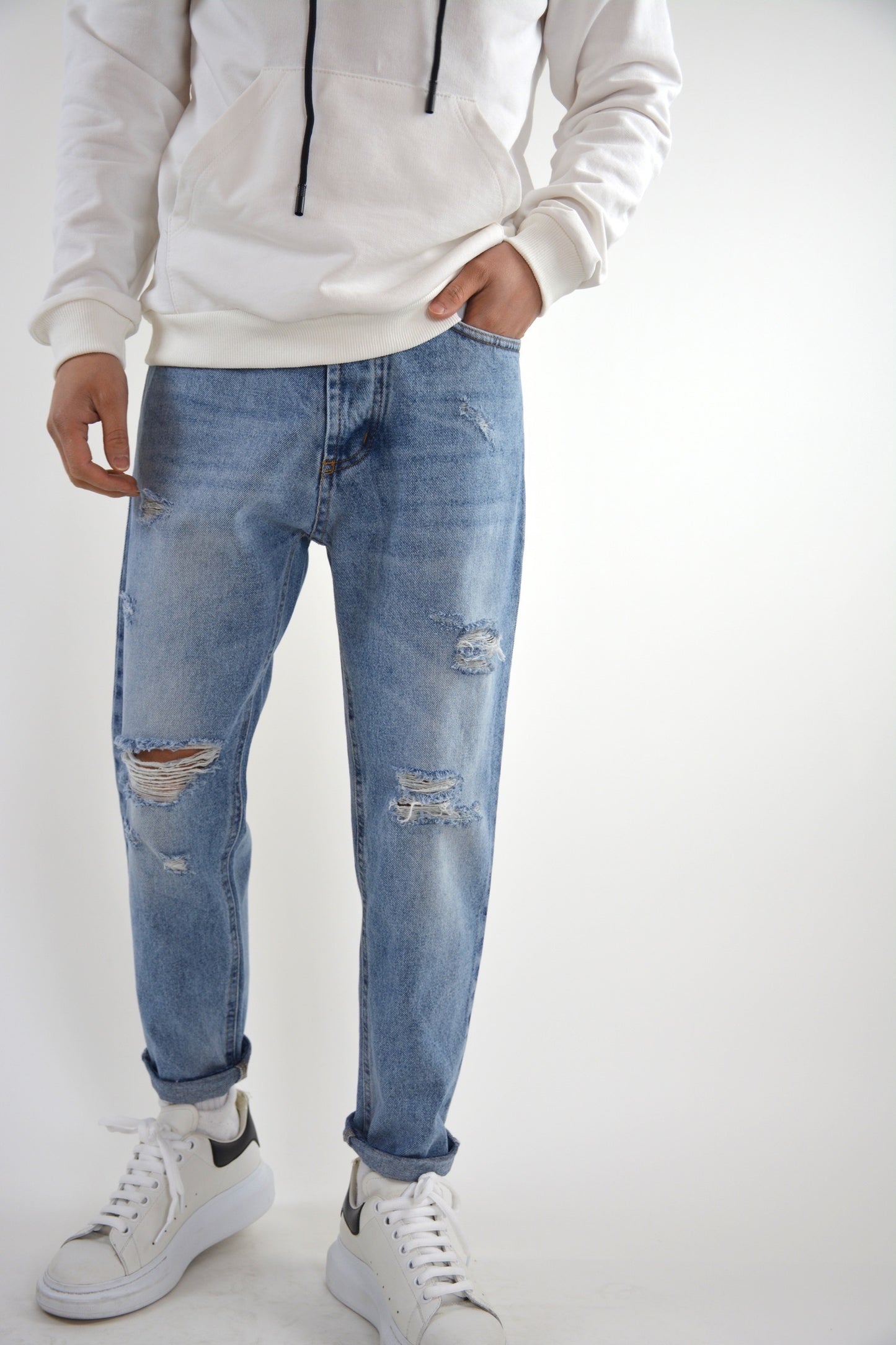 JEANS CARROT FIT CON STRAPPI