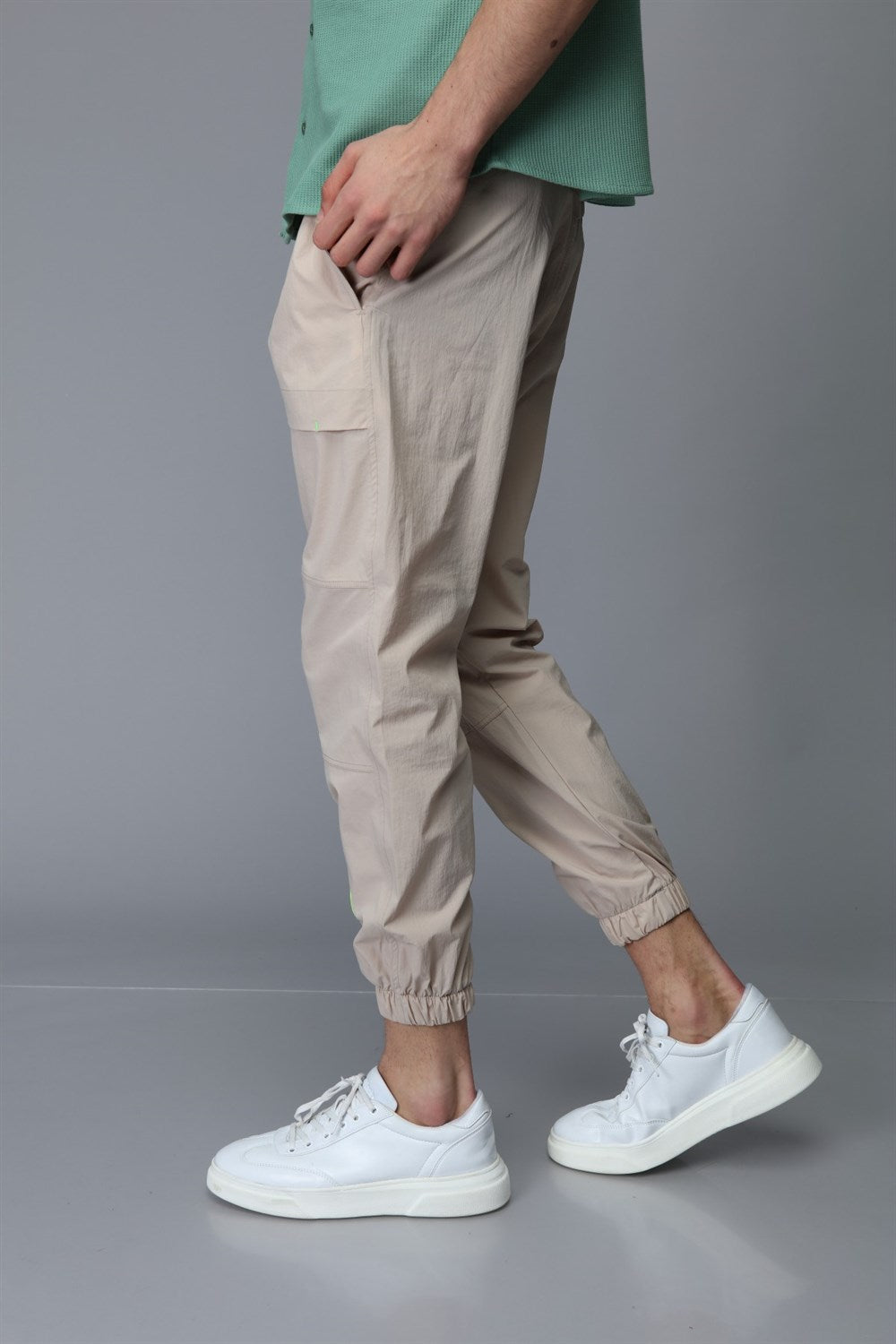 Pantaloni con sale tasconi uomo